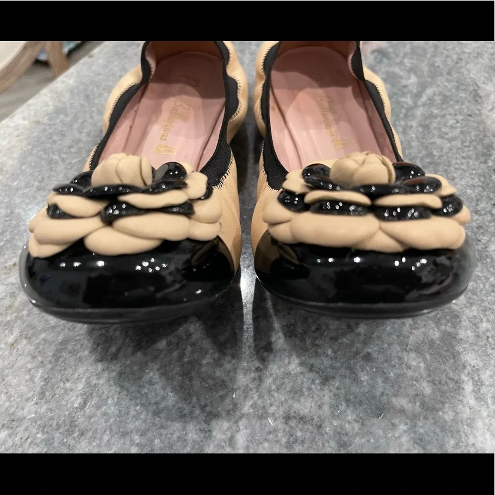 Pretty Ballerinas Classic Ballet flats in Cream & Black, Size 39 (8 - 8.5 US) - Picture 6 of 14